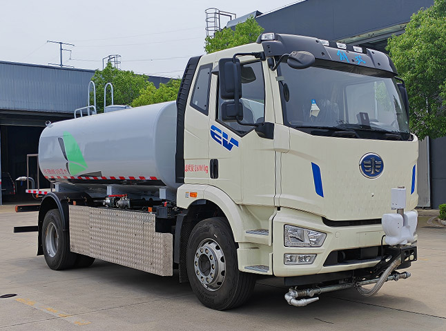 解放专底10吨洒水车(国六)